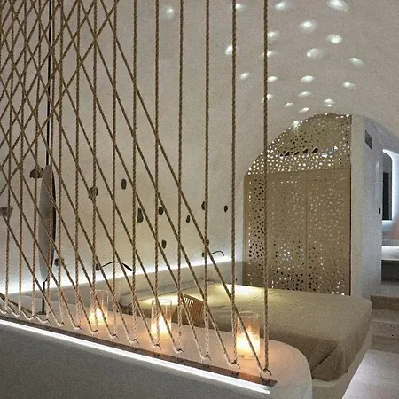 Ξενοδοχείο με διαμερίσματα Andronikos Canaves 4*