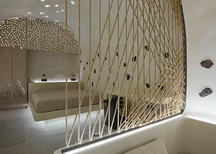 Andronikos Canaves אויה