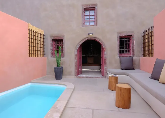 Andronikos Canaves מלון דירות 4*