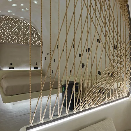 Andronikos Canaves Oia (Santorini)