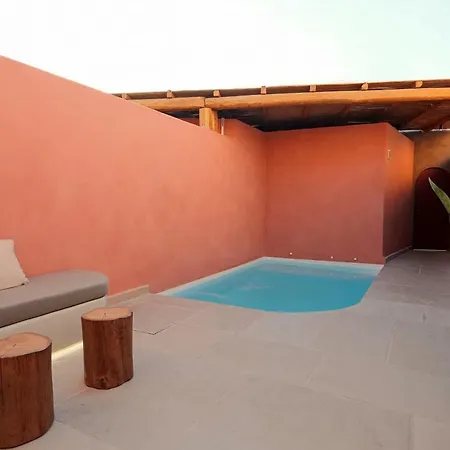 Andronikos Canaves Aparthotel 4*