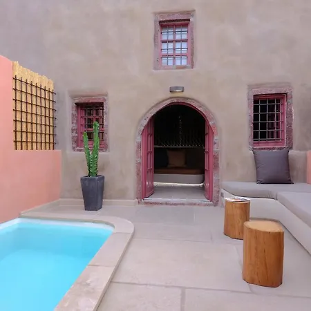 Andronikos Canaves Aparthotel 4*