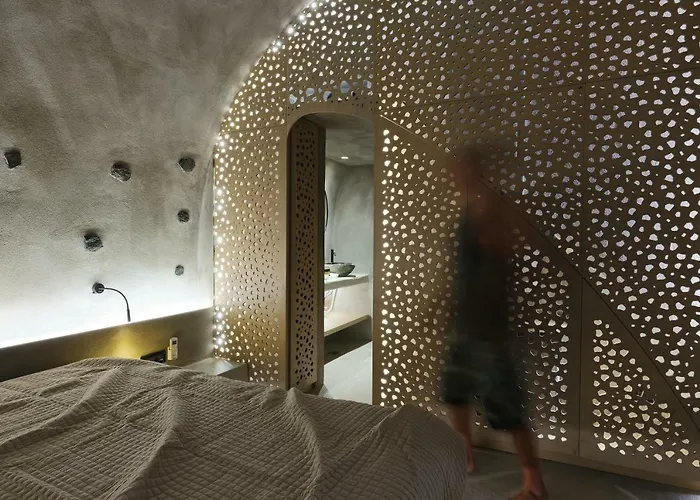 Andronikos Canaves Oia